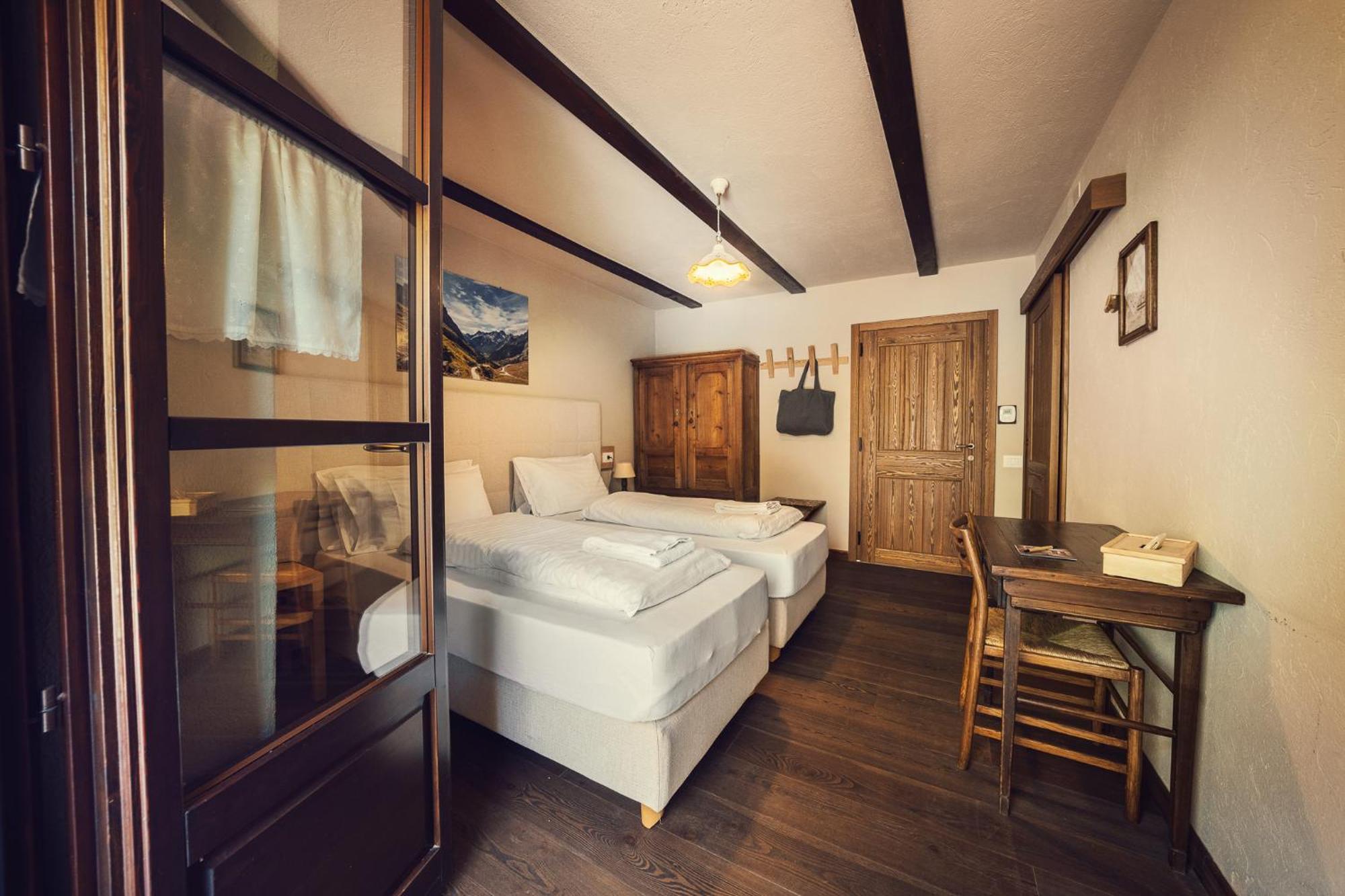 Albergo Locanda Mistral Acceglio Exterior photo